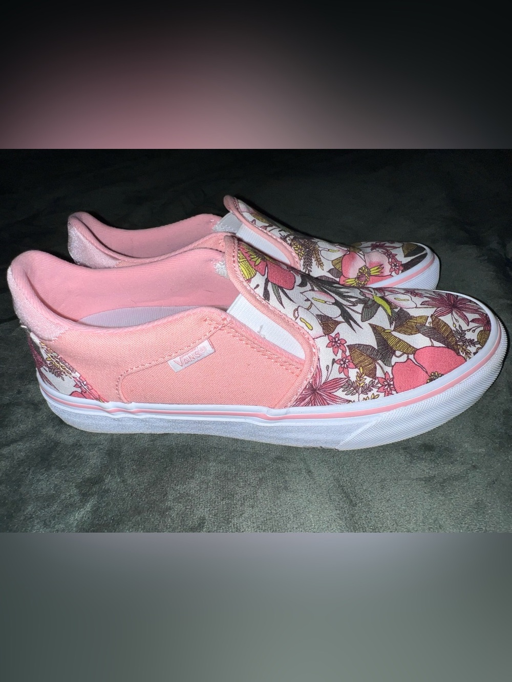 Vans Size 7 Women OR 4.5 Kids 🌺 Super Cute!! Perfect for Back to School! 📚✏️🚌📓